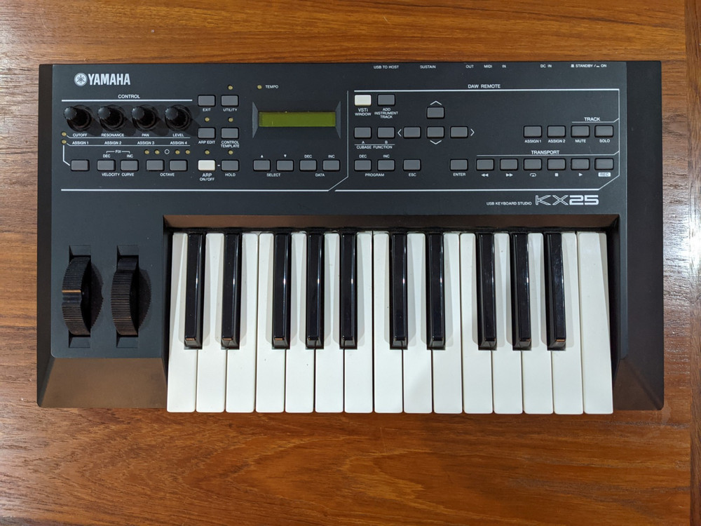 ꙮ YAMAHA KX25 USB MIDI Studio Controller 25-Key Keyboard