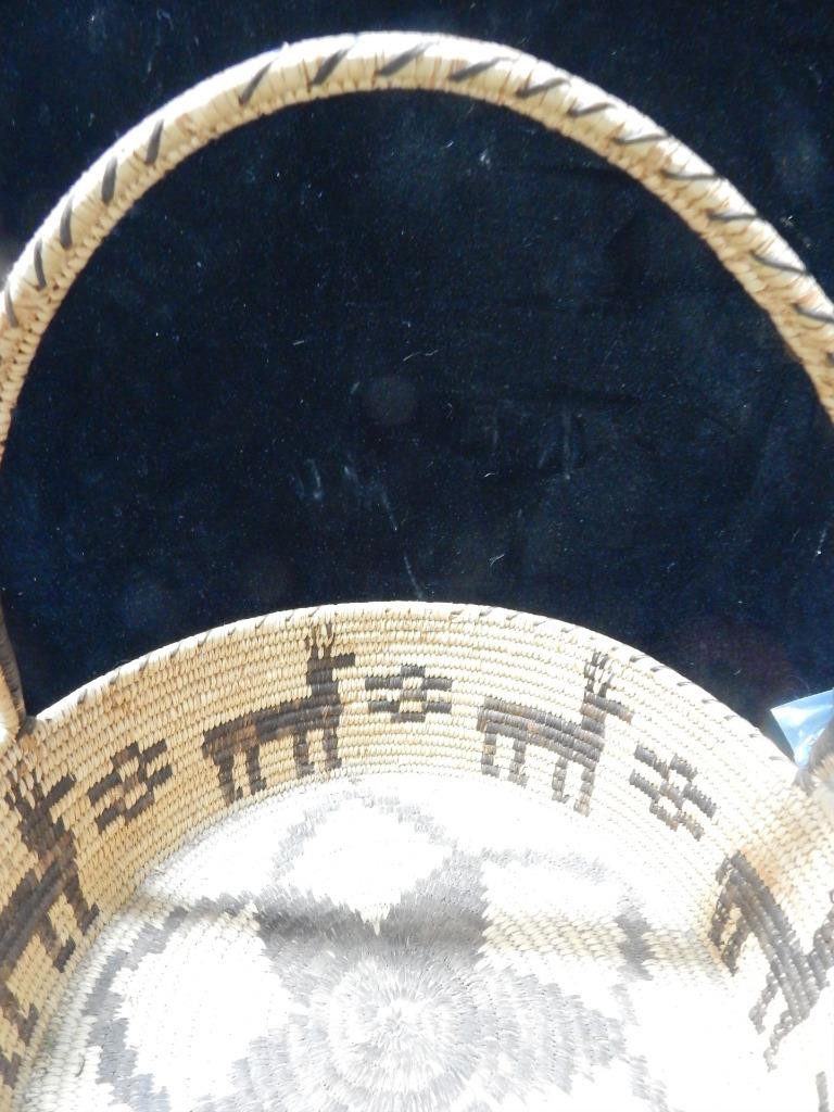 GIANT WORLD CLASS OLD VINTAGE PAPAGO INDIAN DEER PICTORIAL BASKET - CLEAN !