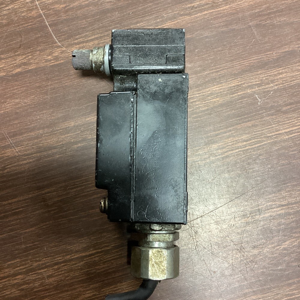Square D AEQ2724 Limit Switch E72