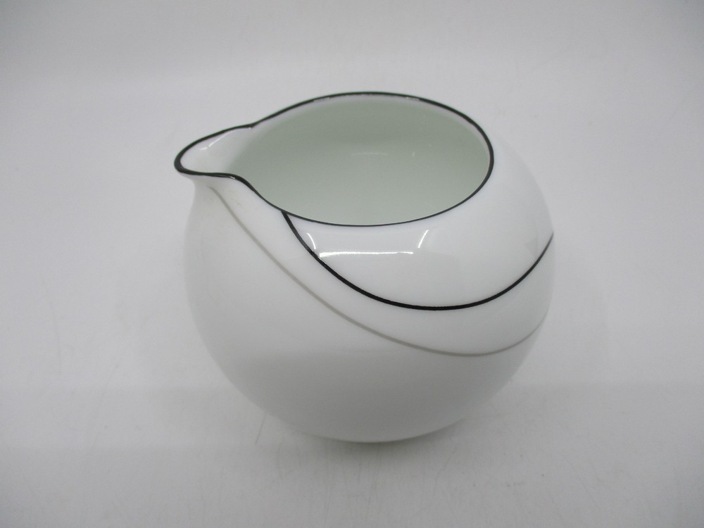 MIKASA THREADS - CREAMER -2 3/4" 0504G