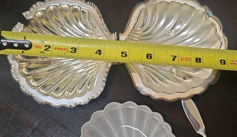 Vtg Cheltenham England Silverplate Clam Shell Milk Glass Liner Butter Server