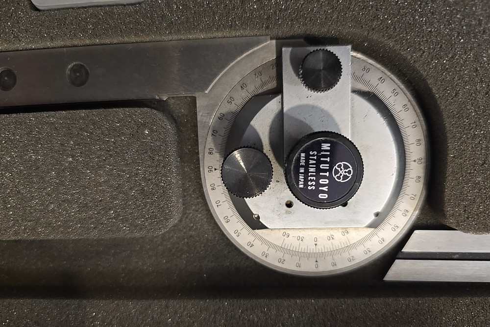 Mitutoyo Universal Bevel Protractor Model 6" Blade w/ case