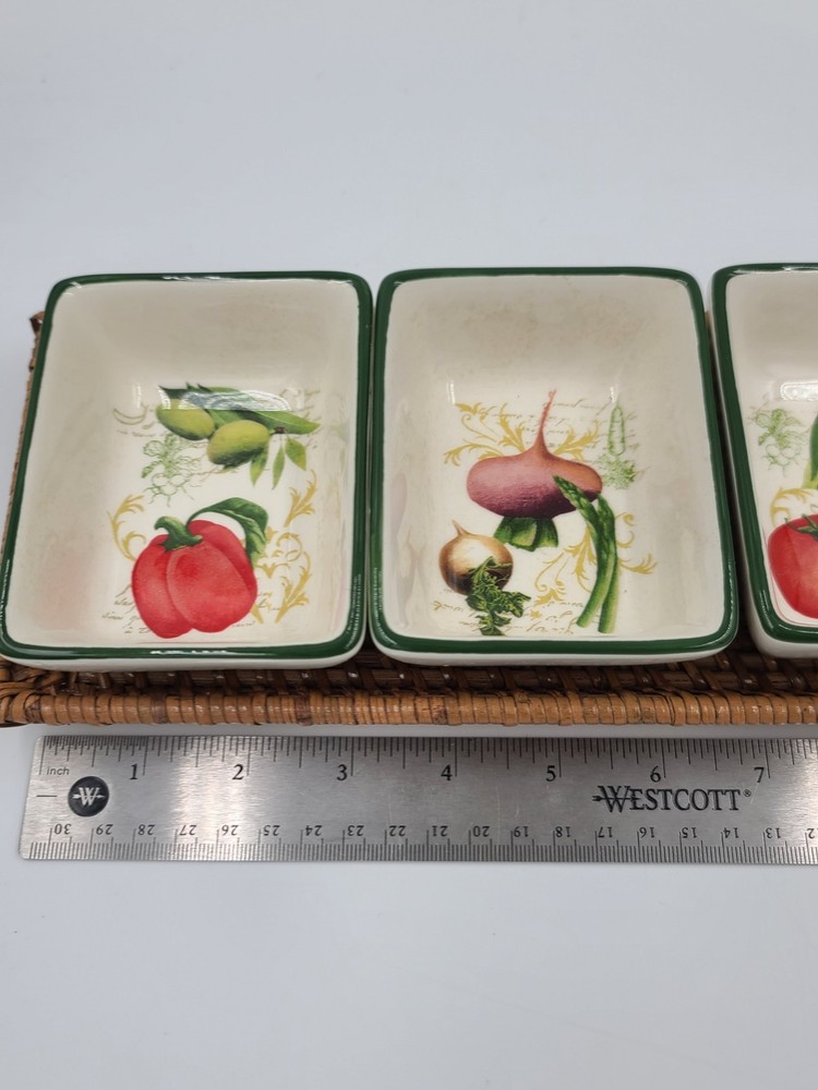 Oneida 4 Section Server With Rattan Tray Fresca