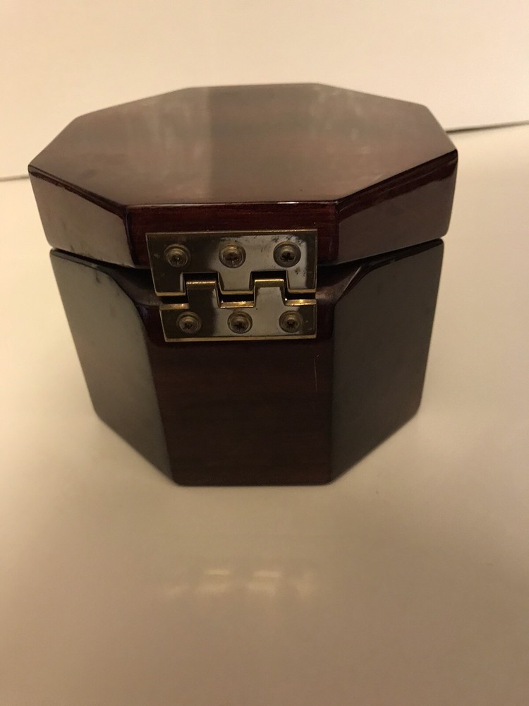 World Clock in Beautiful Wood Case (Excellent Condition)