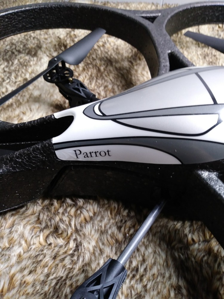Parrot AR Drone The Flying Video Game NEEDS BATTERY