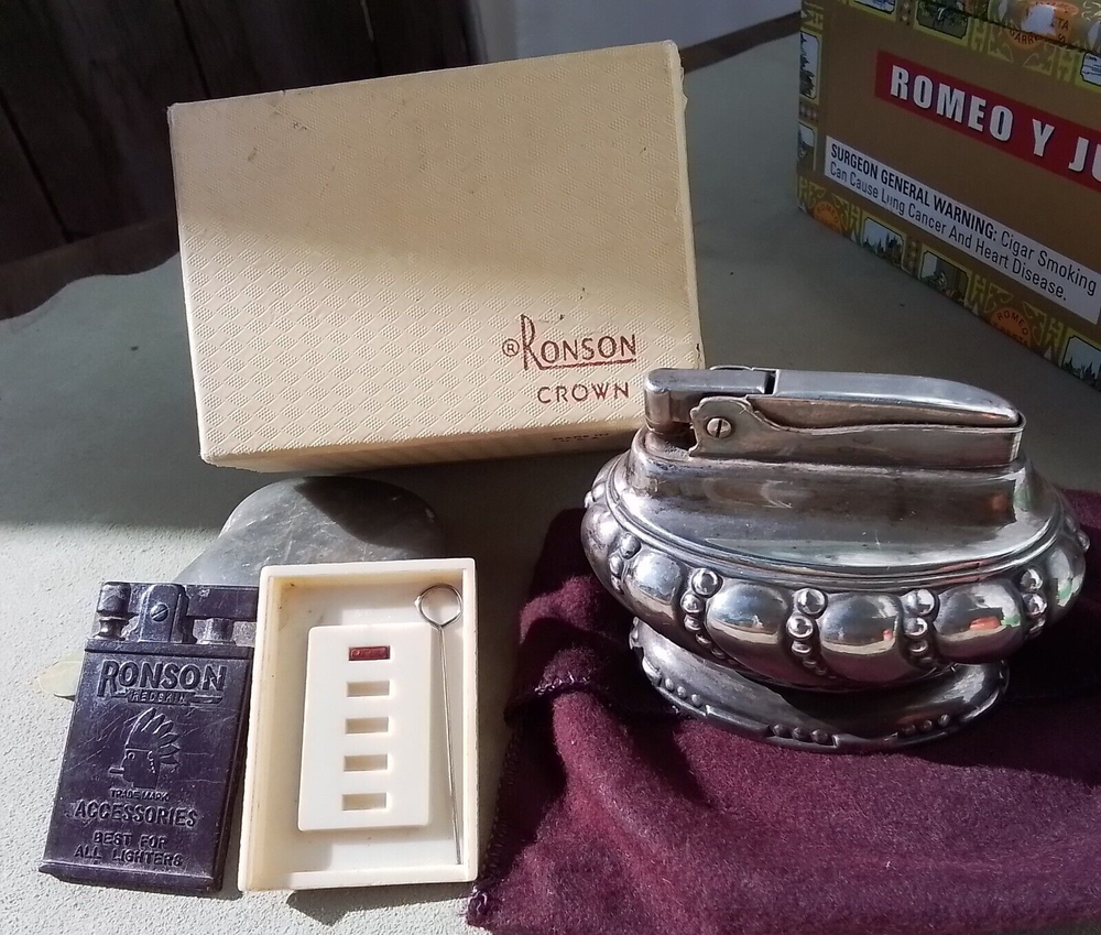 RONSON CROWN Table Lighter -Orig Box, Soft Pouch. Bakelite Accessory Box 1940-57