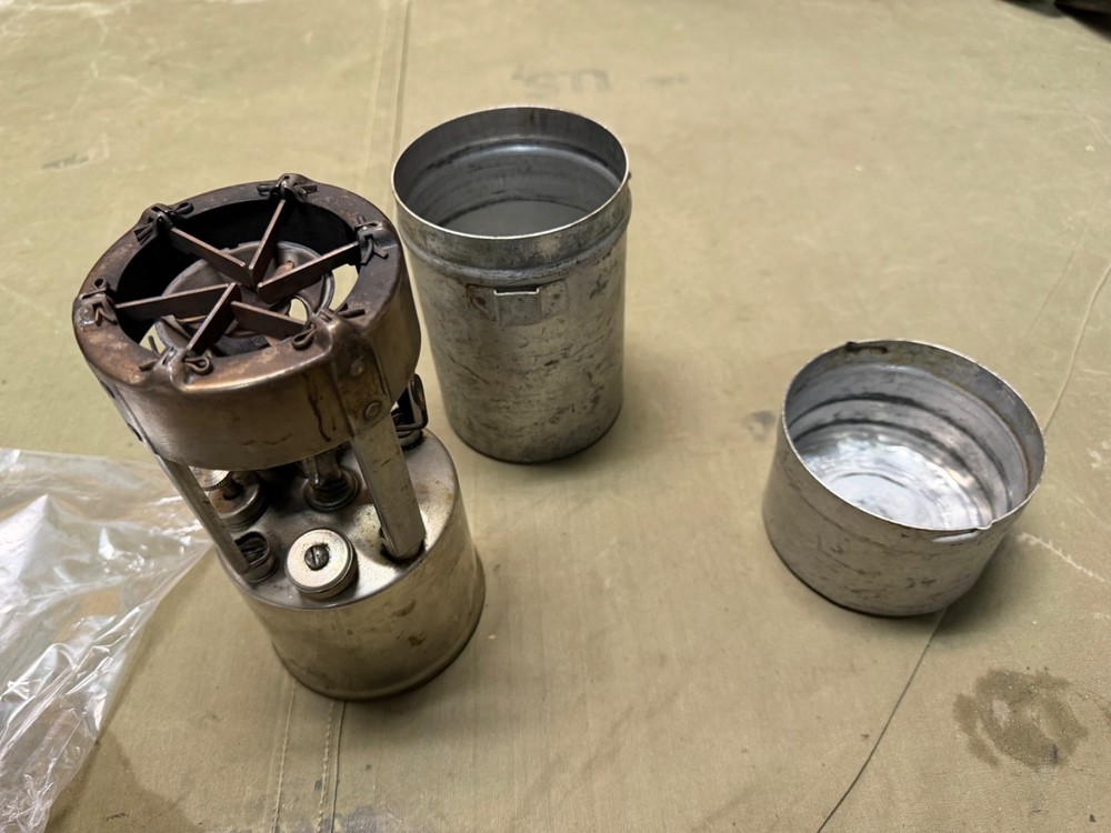 ORIGINAL POST WWII KOREAN WAR US ARMY INFANTRY PSERONAL COLEMAN STOVE-