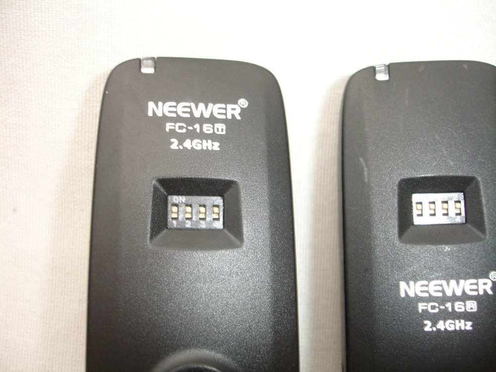 Neewer 2.4GHz Flash Camera Trigger Transmitter & Receiver (no cables)
