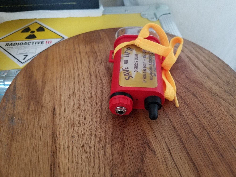 NEO FLASHER Strobe Light Replica perfect for use with Jaws Barrel display
