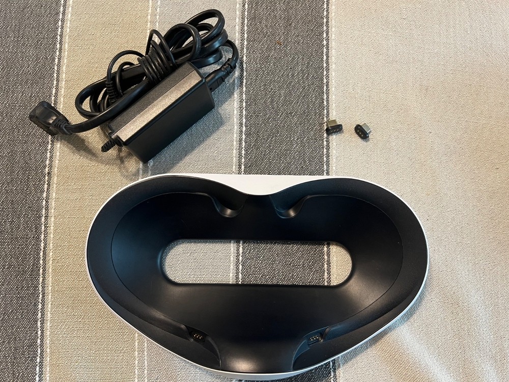 Playstation VR PS5 PSVR2 Sense Controller Charging Station White/Black