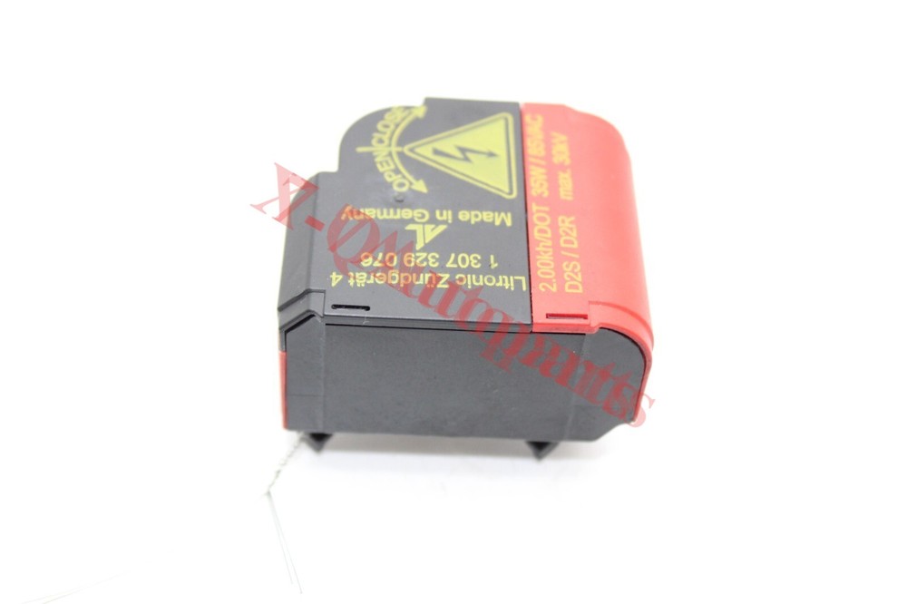 02-06 MINI COOPER S Headlight Ballast Igniter Socket.