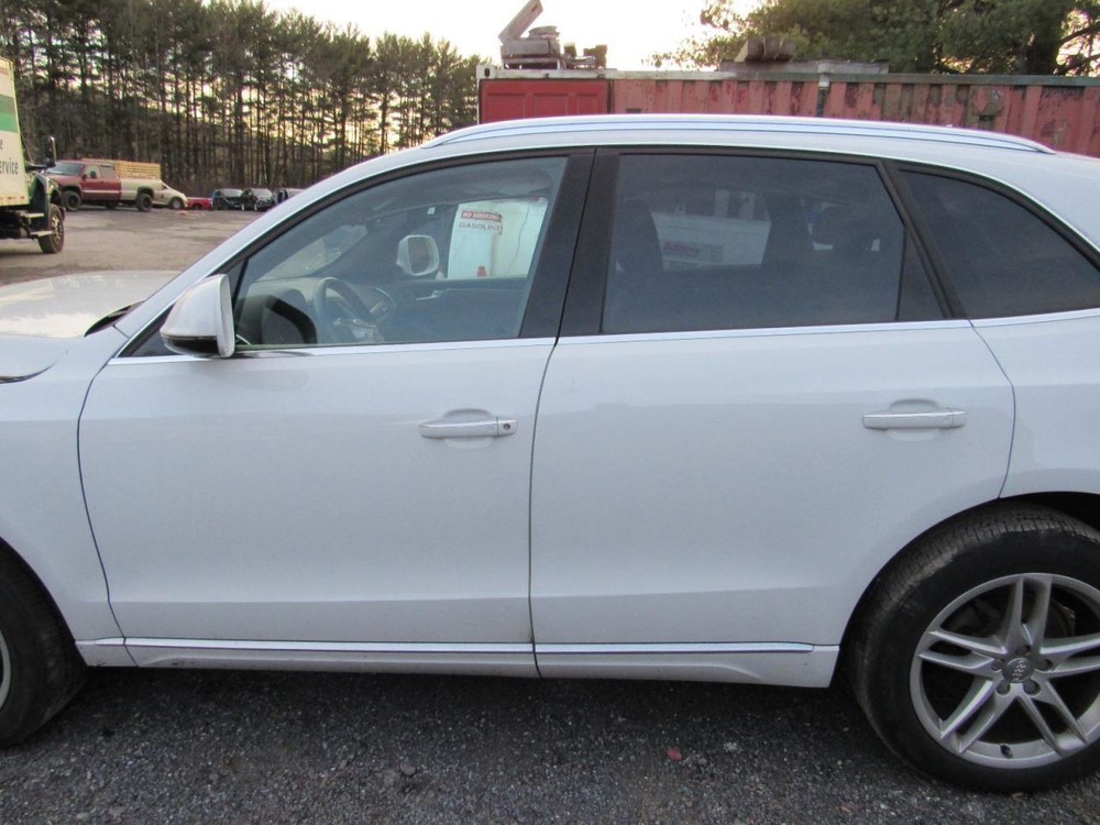 Q5 2017 Glove Box 1102002