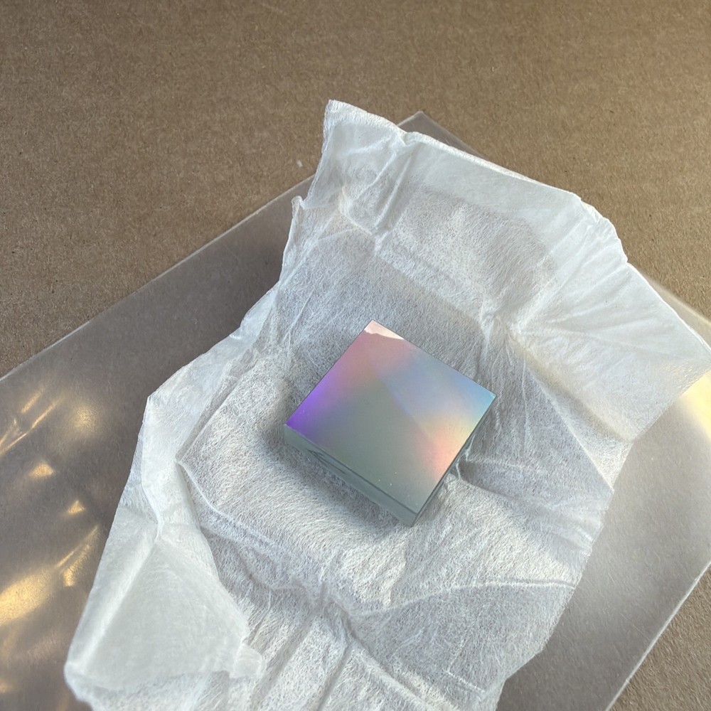 25mm x 25mm Reflective Diffraction Grating on Glass 6mm Thick Unmarked