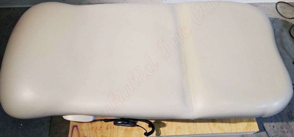Midmark 623-008 Barrier Free Power Exam Table with Footswitch & Hand Controller