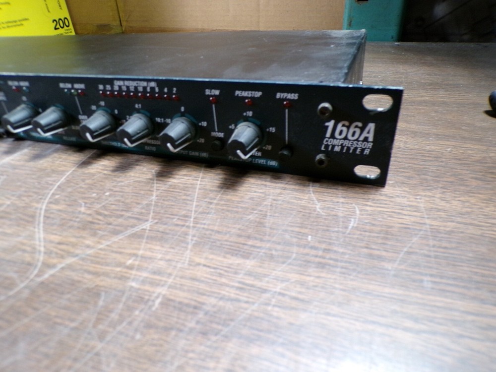 dbx 166XL 2-Channel Compressor/Limiter/Gate