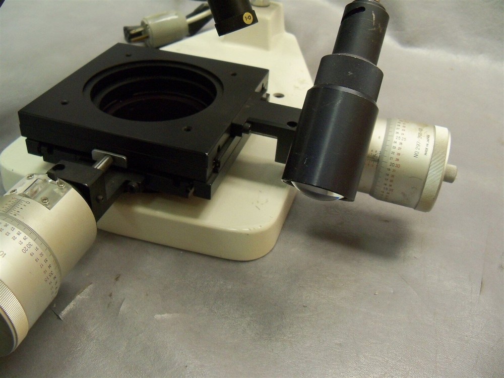 Dynascope 4950 Microscope 110V 60HZ - Missing Main Light Source