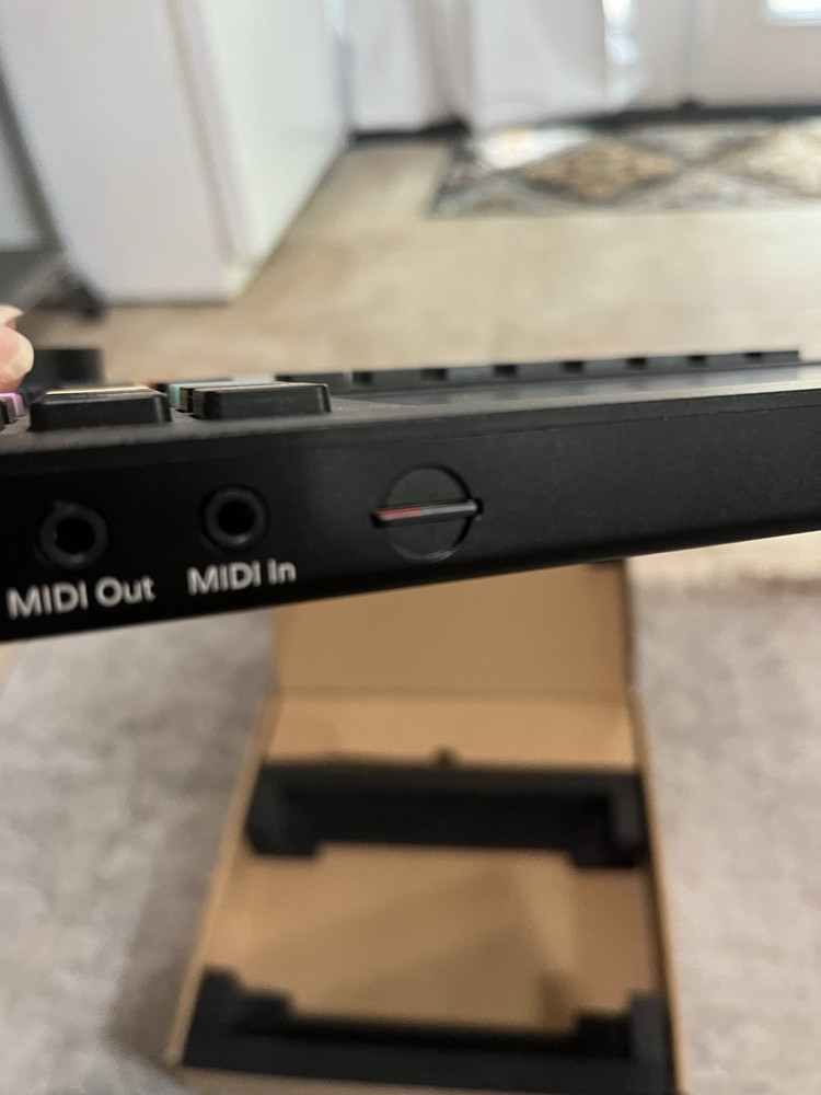 *MINT* Polyend Tracker Sequencer sampler MIDI workstation wavetable synthesis