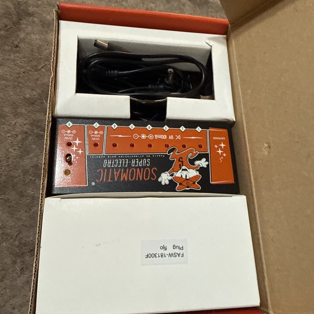 Sonomatic Super-Electro power supply for guitar pedals.