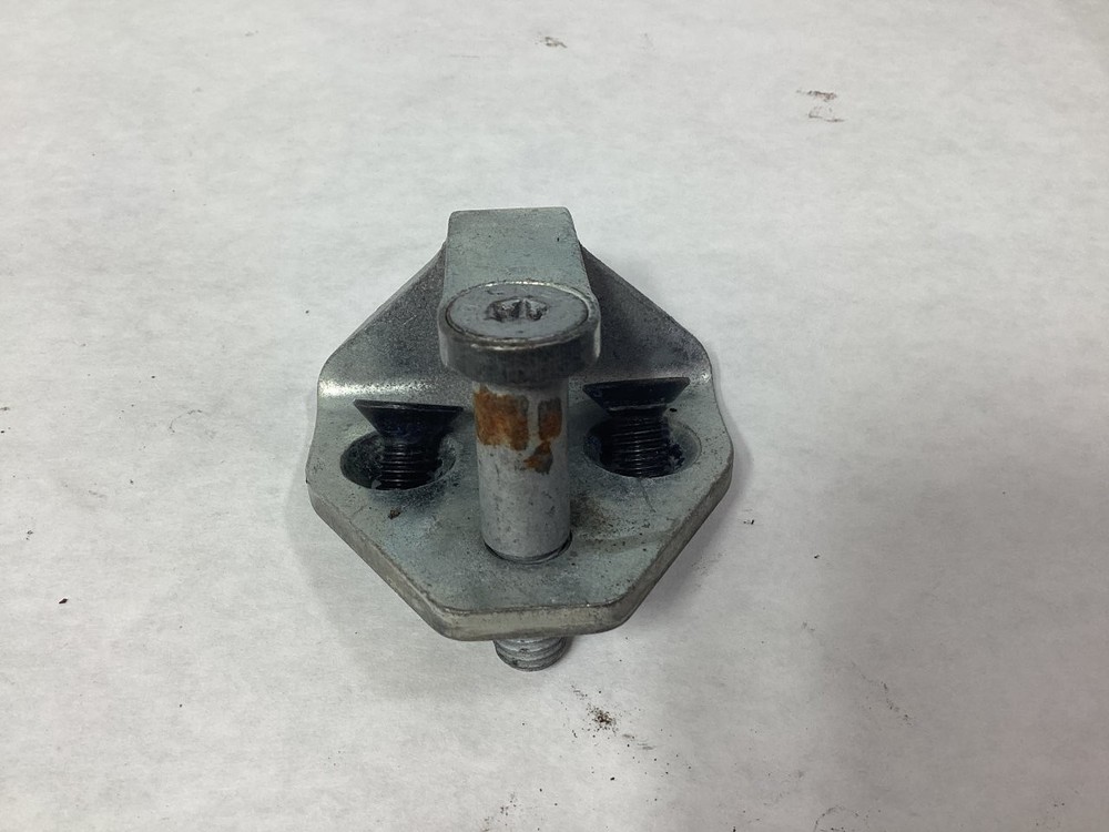 Volvo VNL Right/Passenger Door Latch - Used