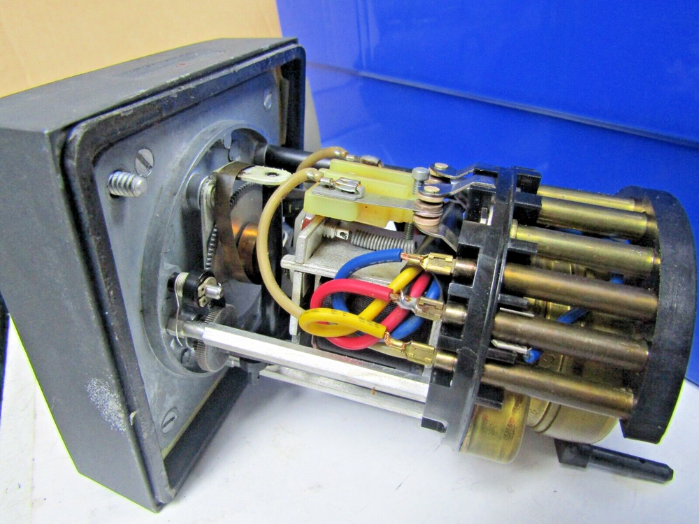 👀 ATC 0-30 MINUTE ELECTROMECHANICAL TIMER 120 VAC 305E016A10PX