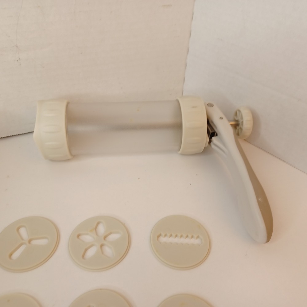Wilton Cookie Max Cookie Press With 11 Disc