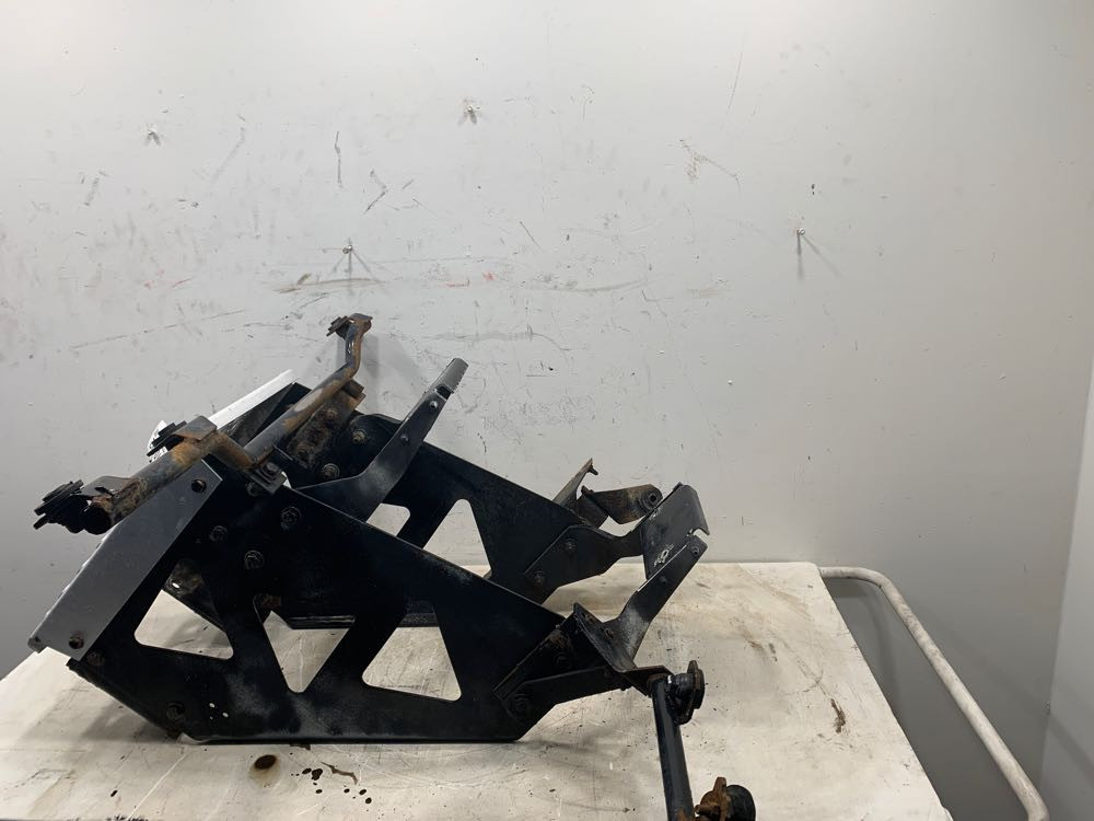 2005 Kenworth T2000 Frame Step (722-10192)