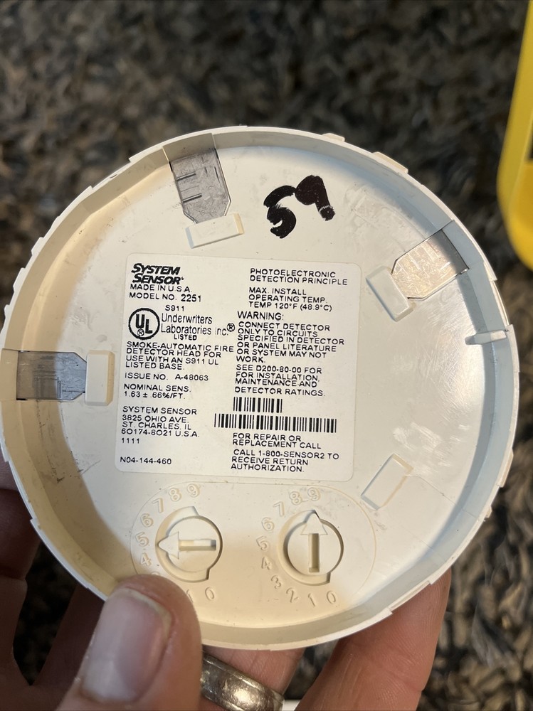 SYSTEM SENSOR 2251 smoke detector