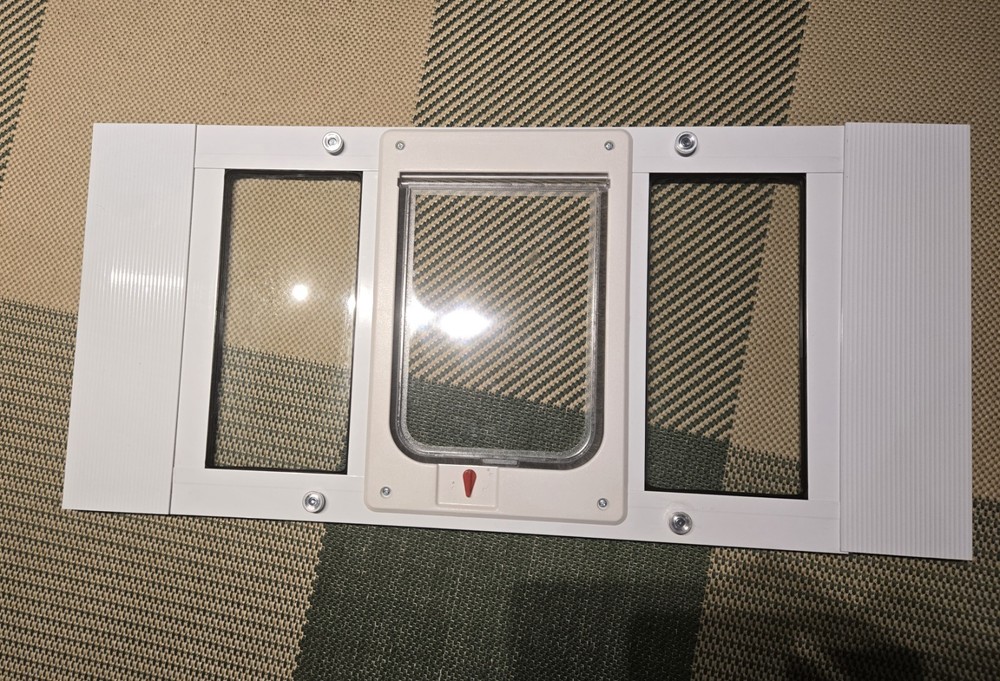 IDEAL Cat Window Sash for Windows 27"-32"