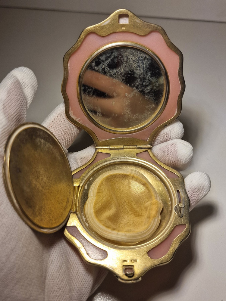 Russian powder box