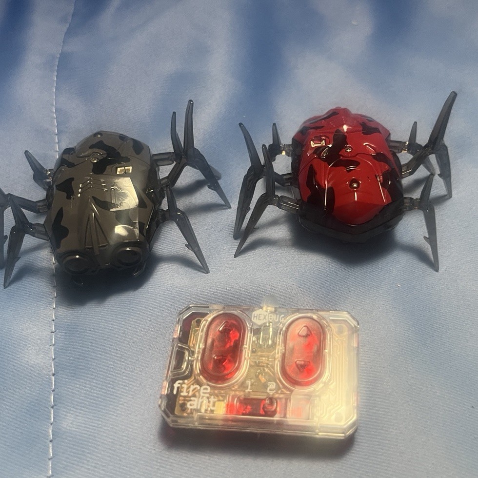 Hexbug Lot Red Beetle Black Beetle Robotic Toy Fire Ant Remote Untested
