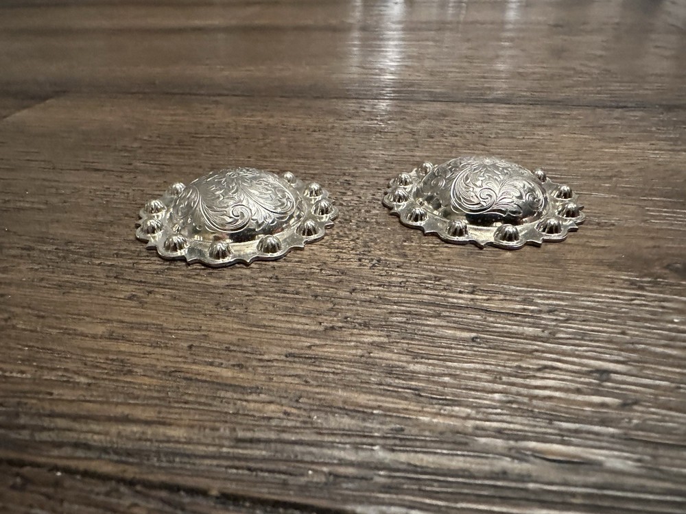 Berry Edge Silver Conchos