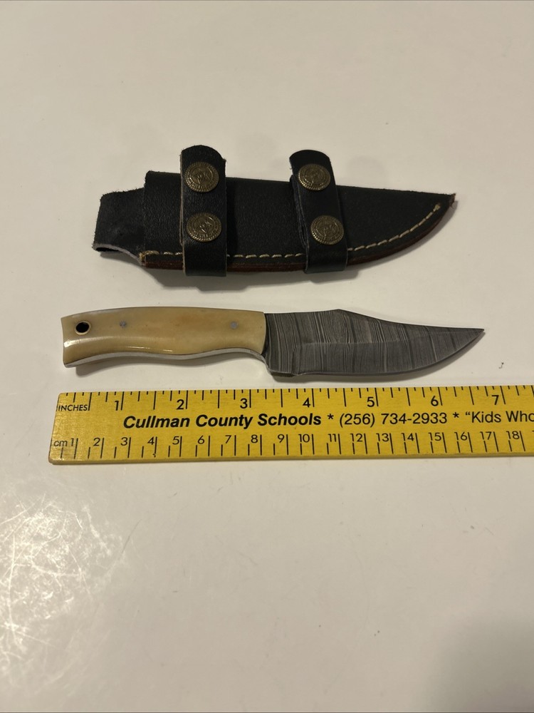 Fixed Blade Knife With Sheath And Box
