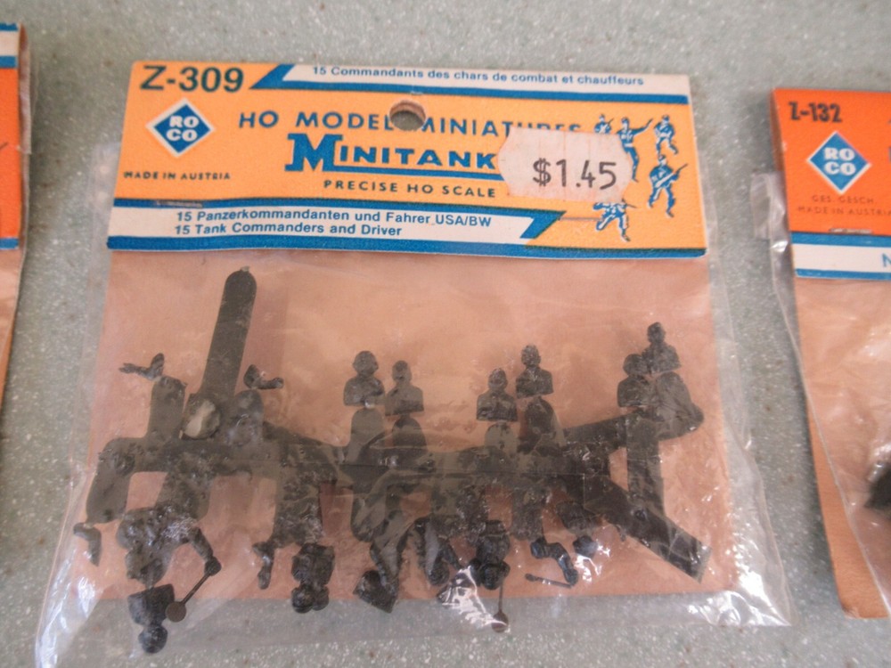 Three different sets of Mini-tank BW & US figures & Obstacles
