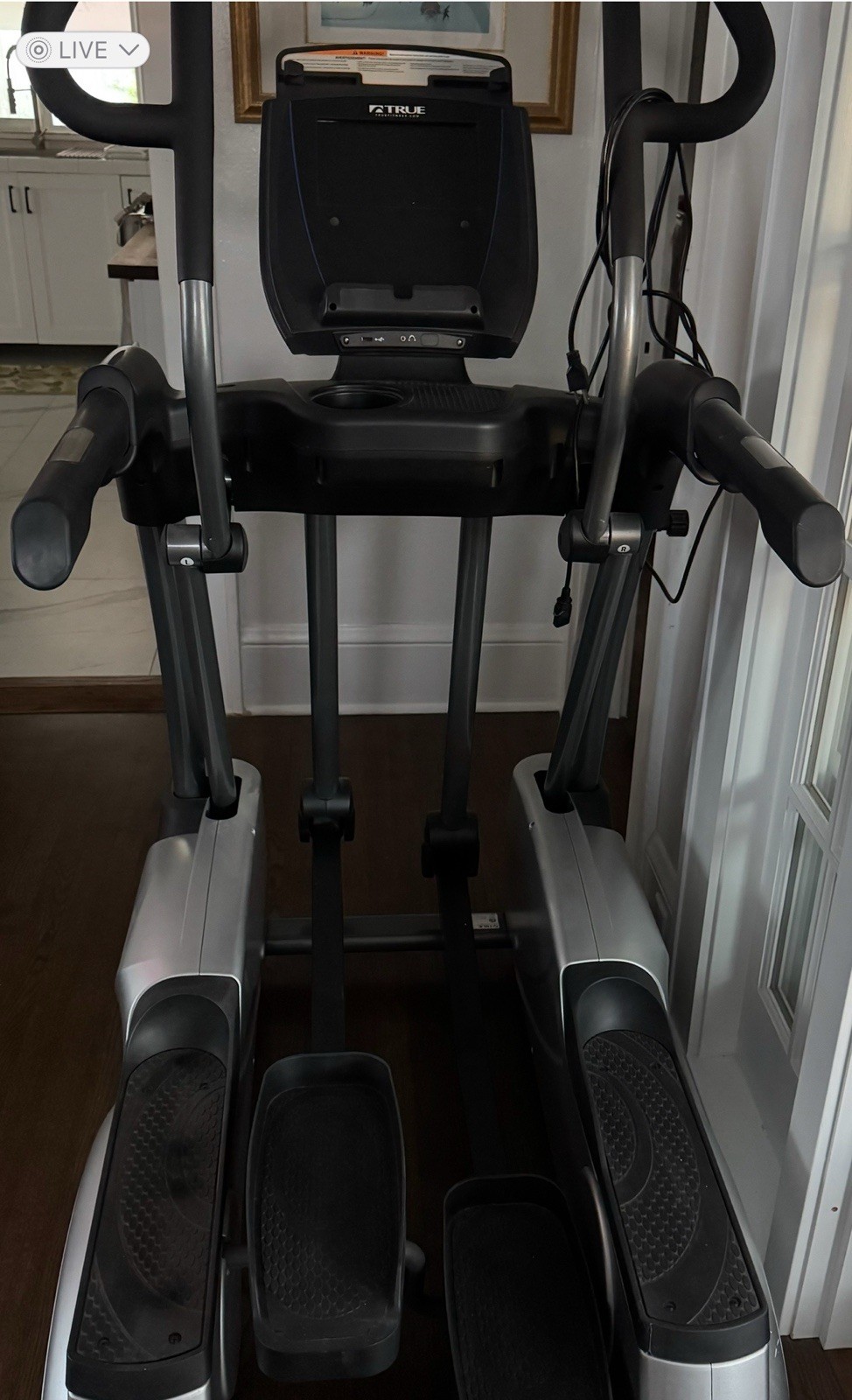 ES700 Commercial Grade Elliptical True Fitness