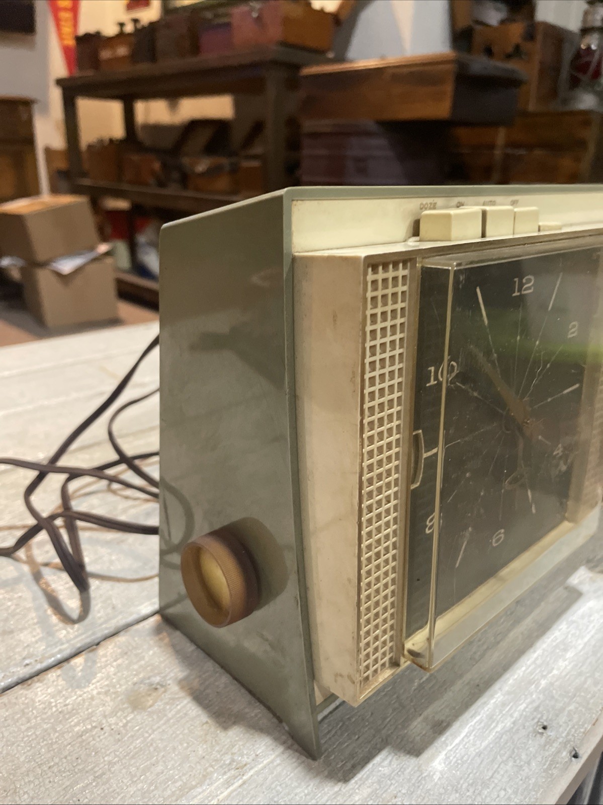Vintage Westinghouse AM Clock Radio Bakelite