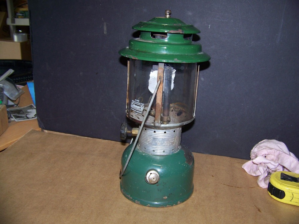 VTG COLEMAN LANTERN MODEL 220F DATED 6-1968 DOUBLE MANTLE CAMPING LANTERN