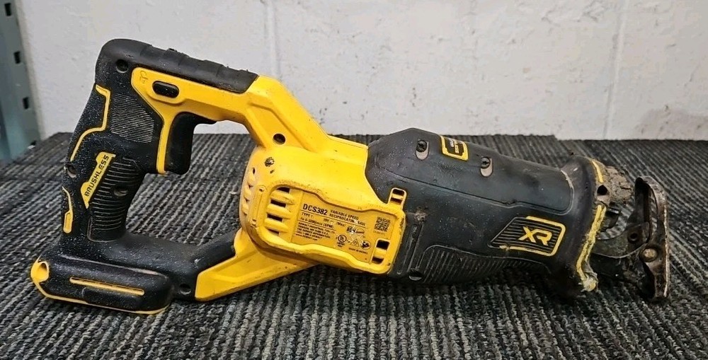 DeWalt Tools DCS382 Variable Speed Reciprocating Saw + 1.3Ah Batt & Charg - READ