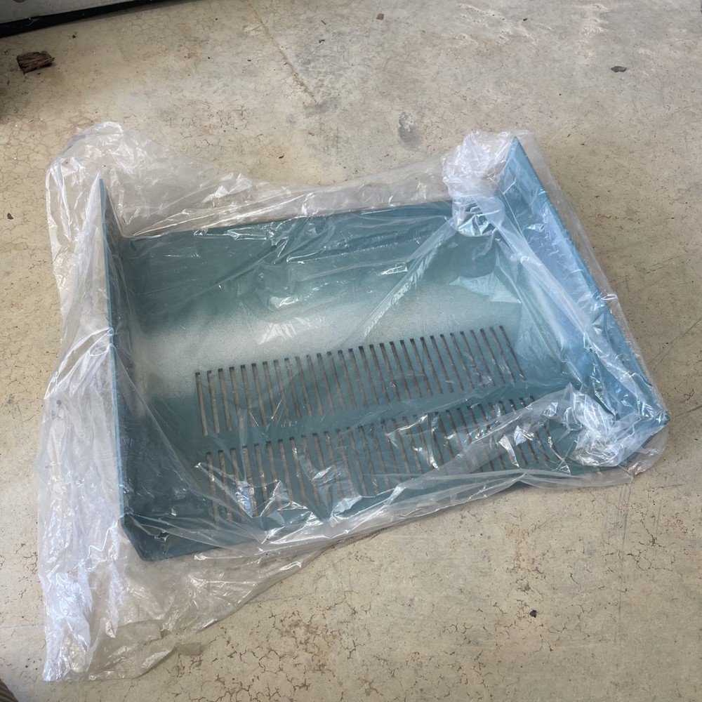 Heathkit HR-1680 Ham Shortwave Receiver Powers On Untested Sold As Is