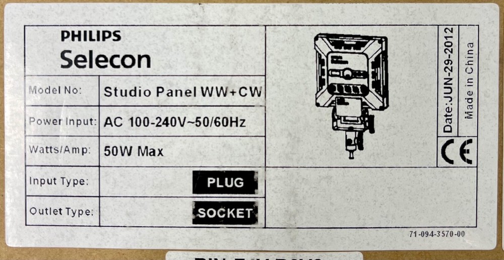 STRAND LIGHTING STUDIO PANEL LED 1X1 LIGHT / SELECON / Model PLSTUPNL-03