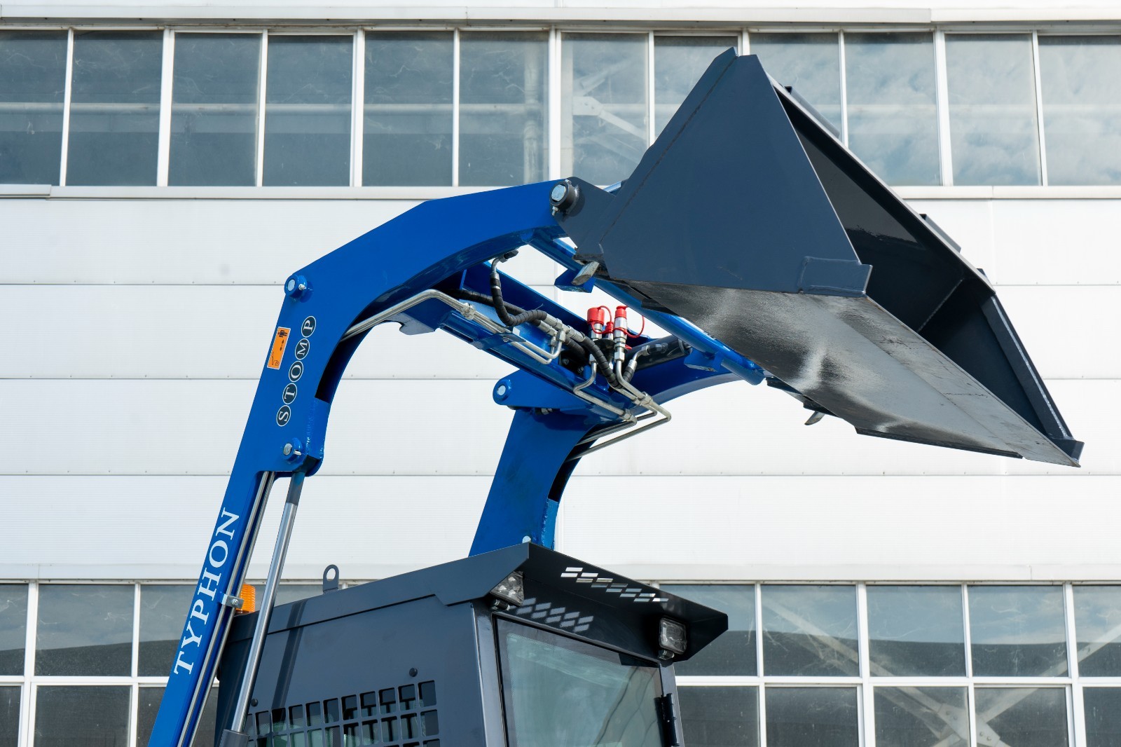 TYPHON STOMP 509 25HP Kubota D1105 1.4 Ton EPA Skid Steer Loader Brand New USA