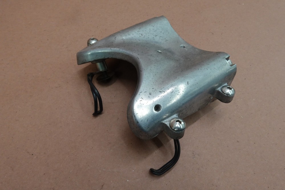 1998-2004 SUZUKI Intruder VL1500 HEADLIGHT CAST MOUNT BRACKET
