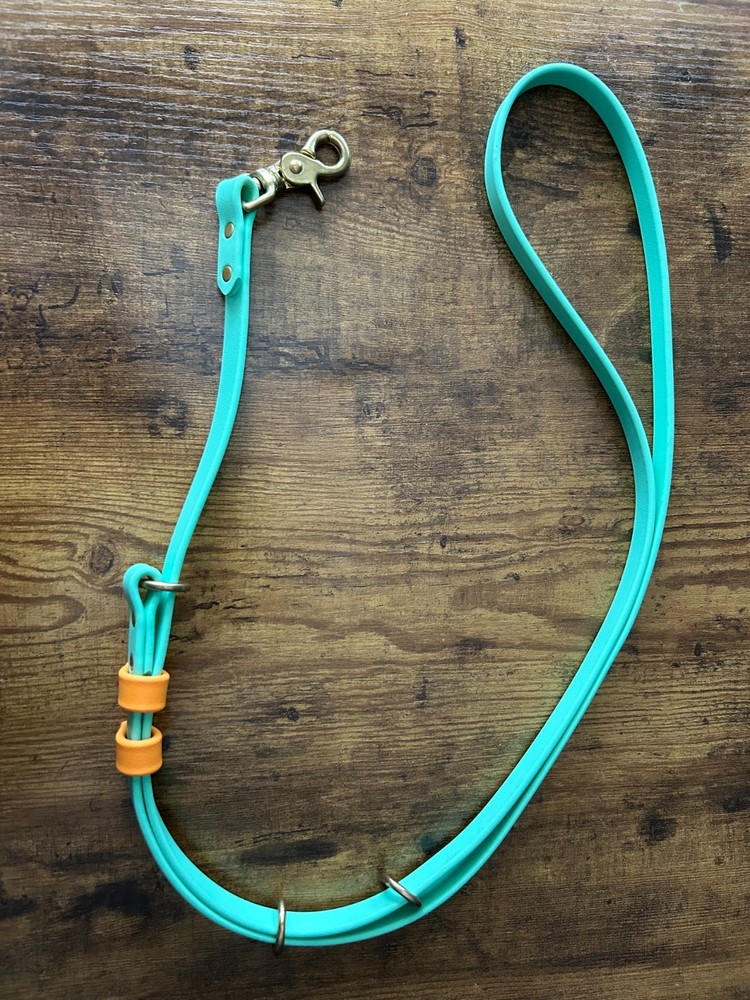 Hands free leash adapter