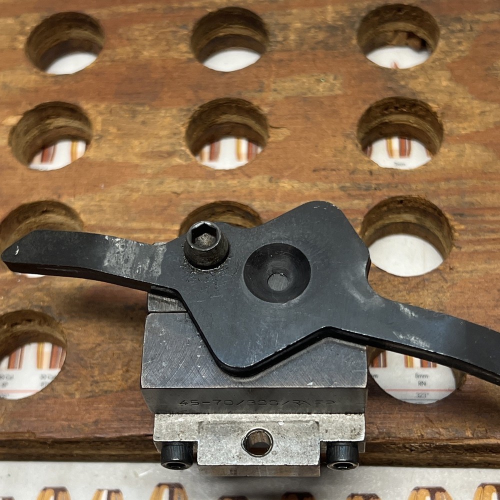 MAGMA ENGINEERING BULLET MOLD , 45 -70 /300/RNFP