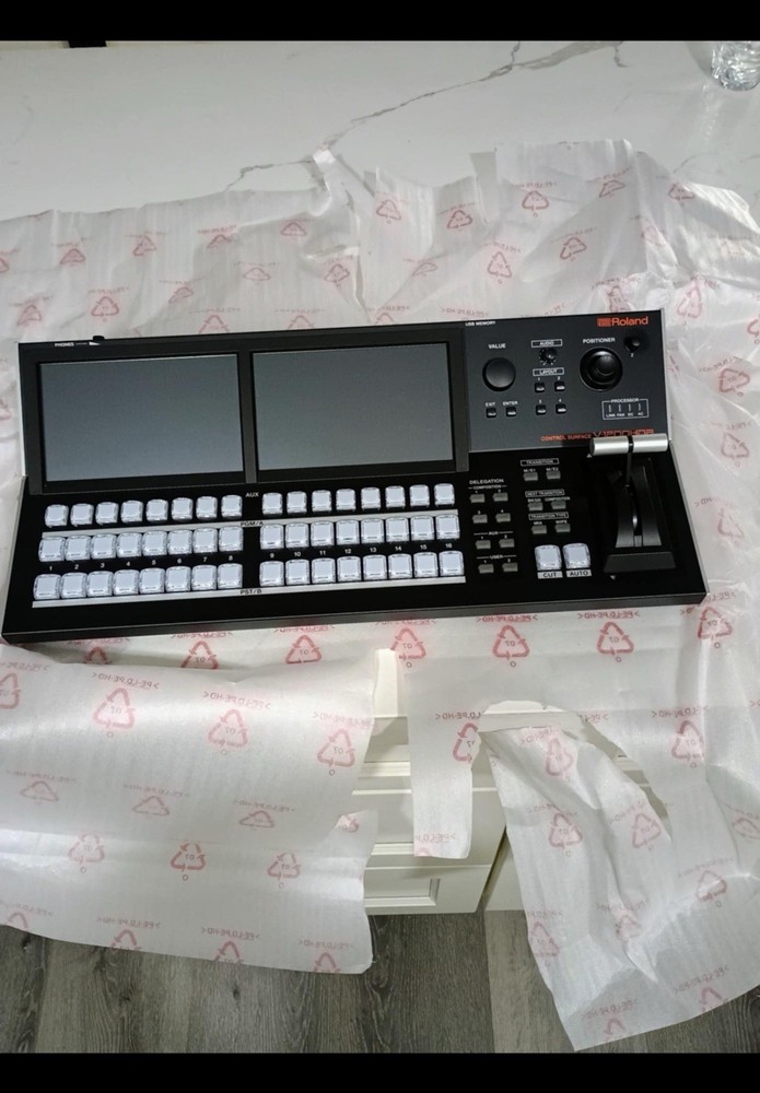 Roland -V-1200HDR -Multi-format Video Switcher Remote