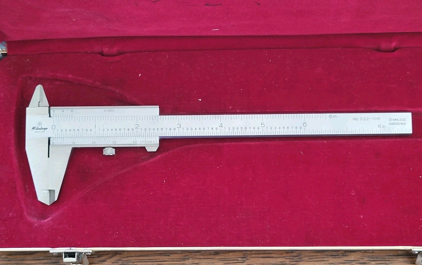 Mitutoyo 522-106 Vernier Caliper 6" Hardened Stainless w/Case Made in Japan