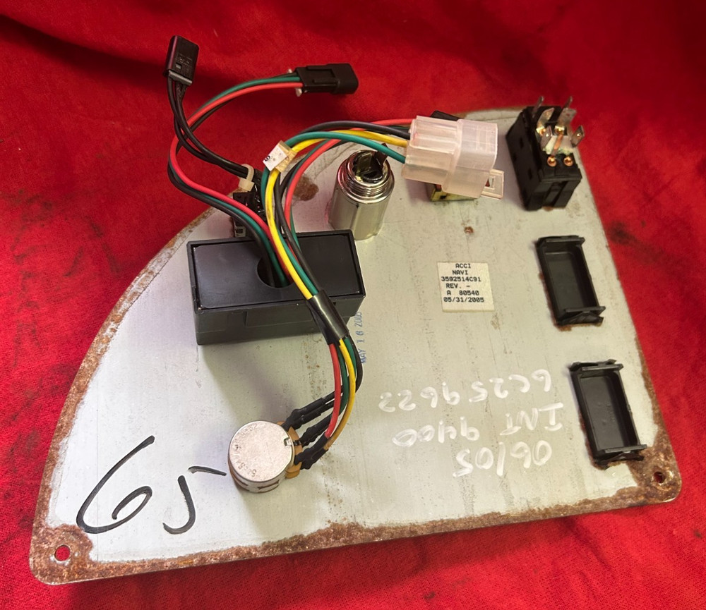 INTERNATIONAL DASH PANEL , 3592514C91 , TEMP CONTROL , A/C , VOLUME, SLPR DOME