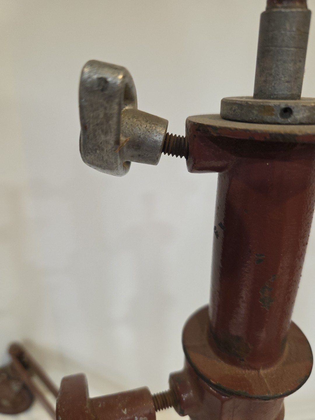 Mole-Richardson Heavy Duty Junior Size Low Stand 22-32" High W/Light Pin