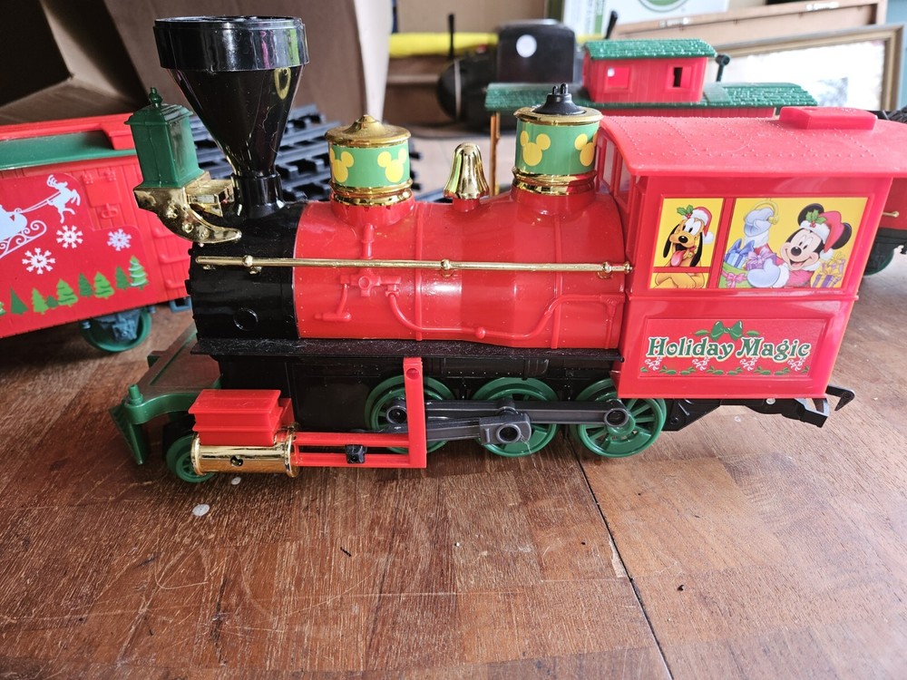 DISNEY G SCALE CHRISTMAS TRAIN - Untested