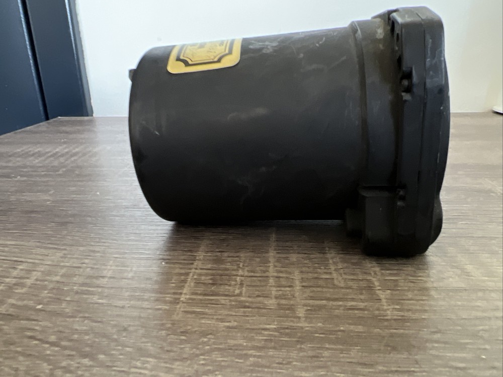 United Instruments, Inc. Beechcraft Vertical Speed Indicator P/N: 7040