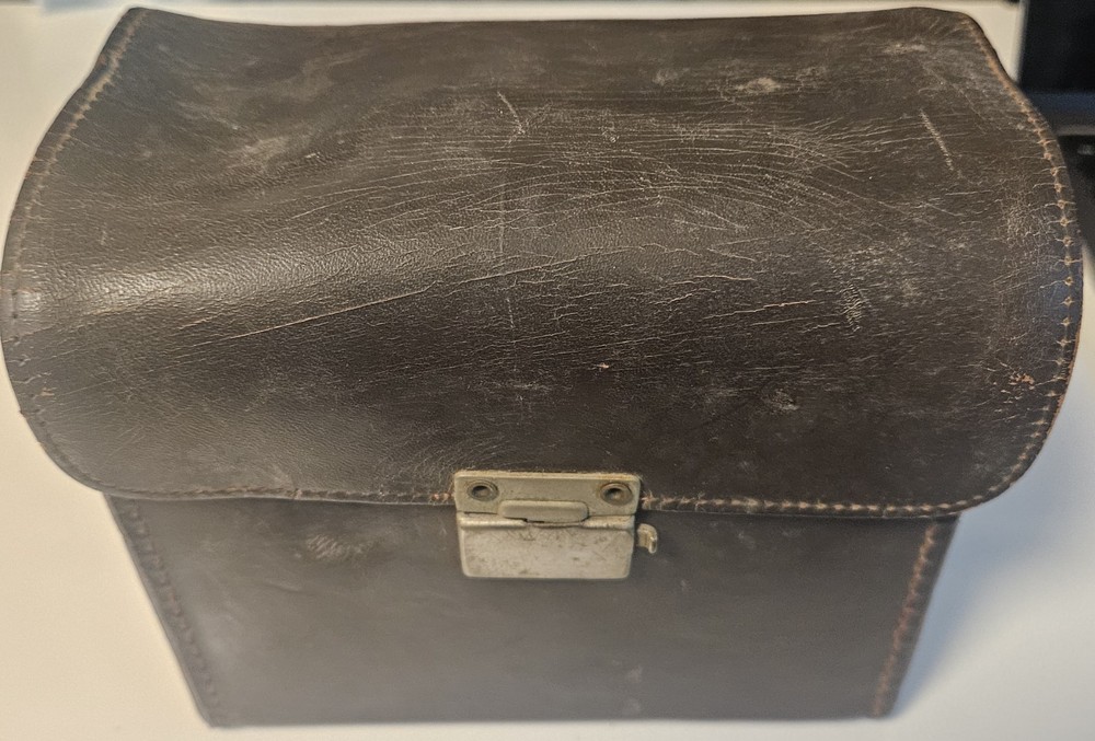 Vintage Revere Eight Model 99 Camera With Case